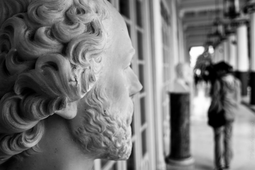 statue watching